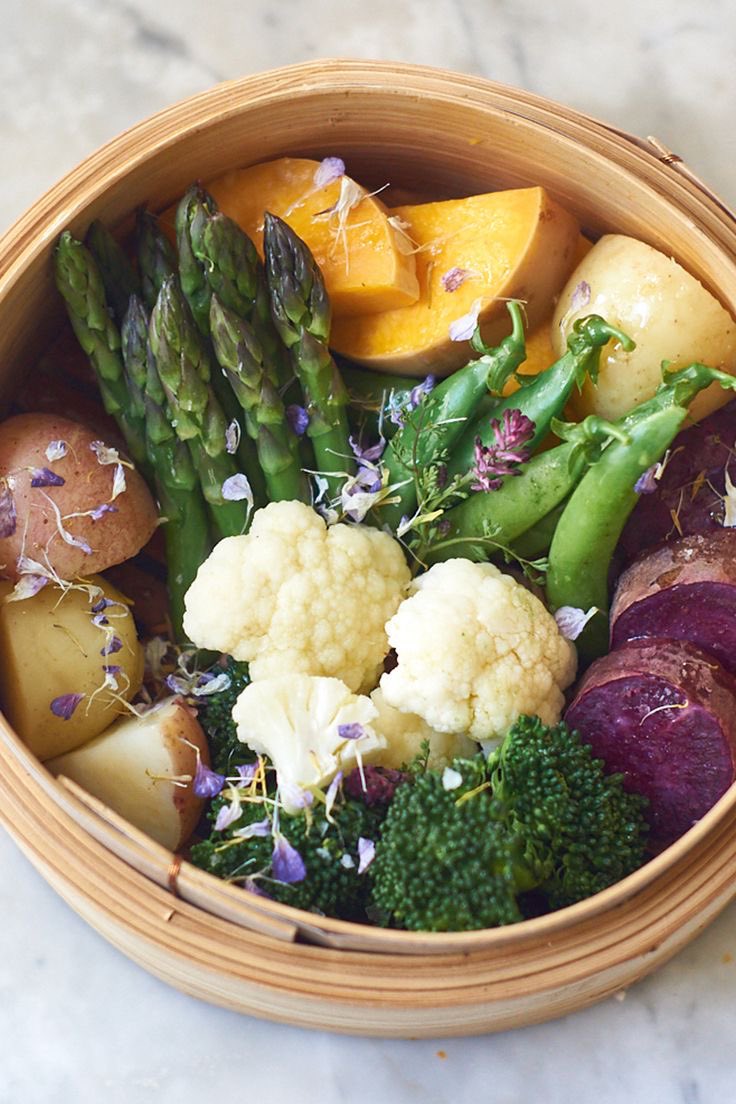 Steamed veggies for lunch asparagus, sweet potato, potato, broccoli, peas and beetroot eat with brown rice or pita . #vegan #healthy #green #food #veggies #nodrugs #nowar #trending