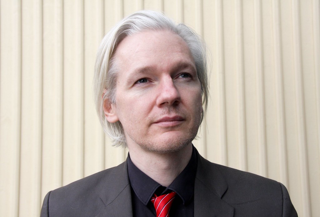 #UK: A decision is expected today at 10am GMT from the UK High Court as to whether #JulianAssange will have the right to appeal his extradition to the #USA. Stay tuned for updates: pen-international.org/news/pen-reite… @FreeAssangeNews @Stella_Assange @DefendAssange