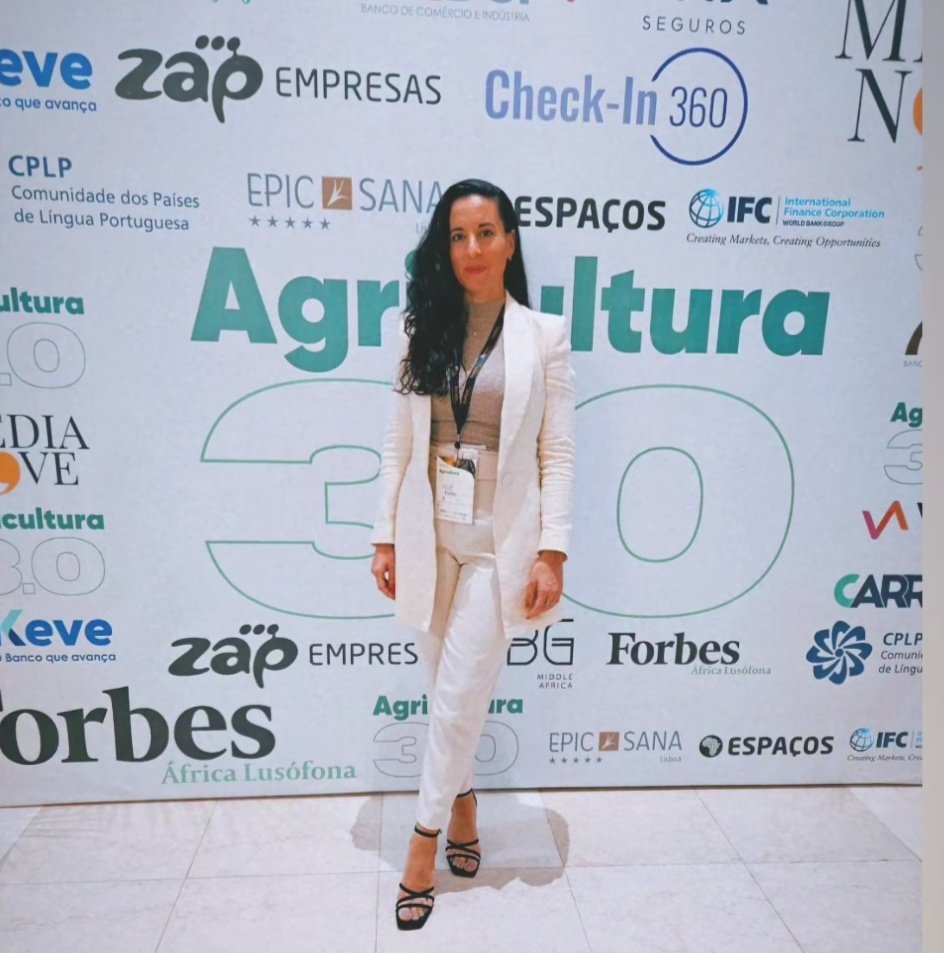 LLanesGiselle's tweet photo. "Agricultura 3.0"tuvo lugar en Luanda, contó con cinco paneles,que debatieron temas como:Conectividad Transformación digital.Inclusión social y desarrollo.El futuro, con énfasis en la inversión,la financiación y la gestión de activos. Gracias x invitarme@forbesafrica #ForbesLuso https://t.co/bhpVeNfARB