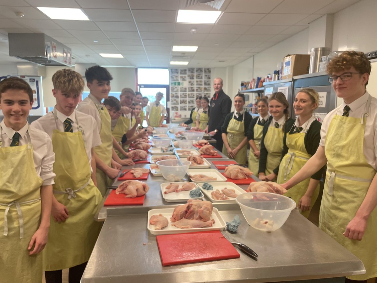 ericlyonsltd's tweet photo. Everyday is a school day! π
Our very own Nick Lyons took a trip down memory lane with a visit to his old school to lead a lesson with his former hospitality teacher Mrs. Bennett!
#EricLyons #FoodTech #CulinaryEducation #Sustainability https://t.co/ctFpvJrhNx