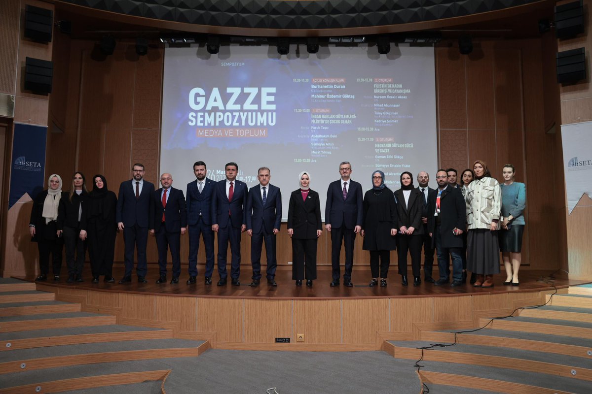 📍SETA Gazze Sempozyumu, İstanbul

Dün, BM Güvenlik Konseyi’nde ilan edilen Gazze’de acil ateşkes talep kararını katliamın sonlandırılması adına atılmış olumlu bir adım olarak görüyoruz.

Temennimiz, insani yardımların bir an önce Gazze’ye ulaştırılması ve İsrail’in BM Güvenlik