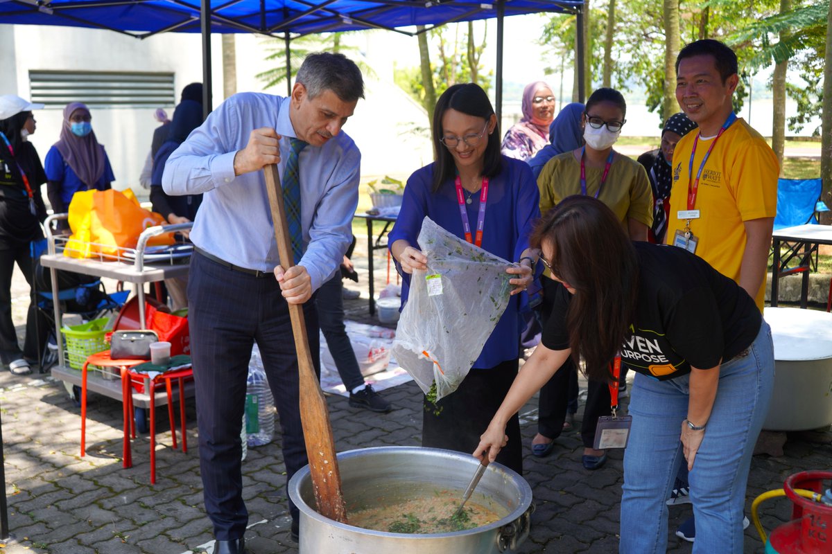 At Heriot-Watt University Malaysia today, something special took place ☀️🍲 Our staff gathered to prepare and cook Bubur Lambuk, a special dish that represents the spirit of giving to share and break fast with all at the University. Here's to celebrating the simple joys, together