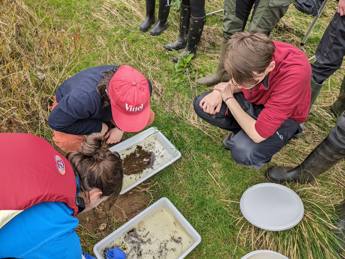 The #BuglifeScotland #GuardiansOfOurRivers team, Kerry &amp; <a href="/BeckL76388162/">Rebecca Lewis</a>, have had another busy couple of months.

📝 Last week they started the practical training of a number of new #RiverGuardian Groups

🧵/1 #BuglifeScotland #GooR