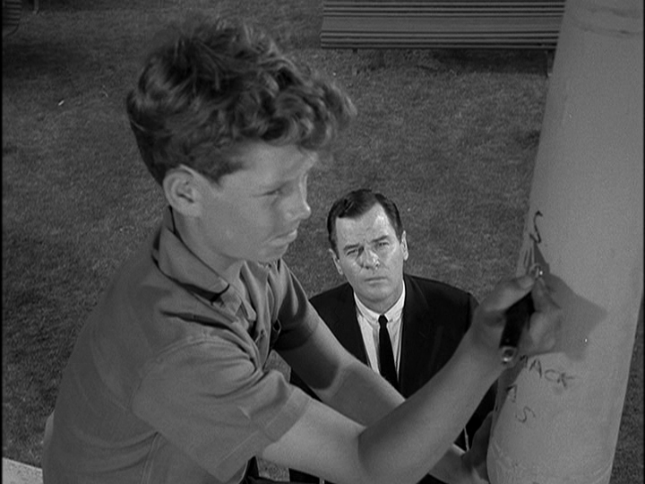 RodneyMarshall1's tweet photo. The Twilight Zone. Undoubtedly my favourite TV show which frequently explored time travel, both backwards and forwards. And for such a wide variety of purposes, from providing characters with life lessons to sending them into purgatory. #TuesdayTimeTravel https://t.co/Y6m0pwD8Md