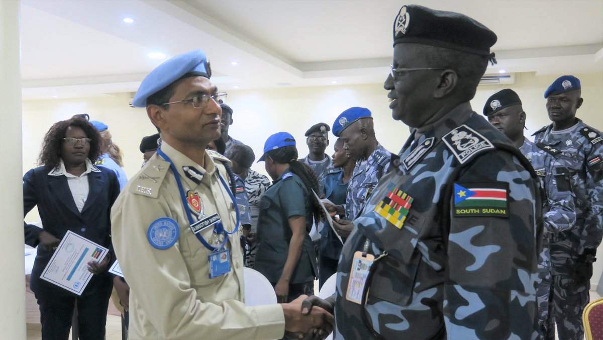 In Juba 🇸🇸, an #UNMISS @UNPOL team have spent 10 days training 15 officers from the #SouthSudan National Police, including 8 women, on how to investigate and prosecute cases of gender-based and conflict-related sexual violence to prepare them to become certified trainers👮🏾‍♀️🧑🏾‍🎓 #A4P