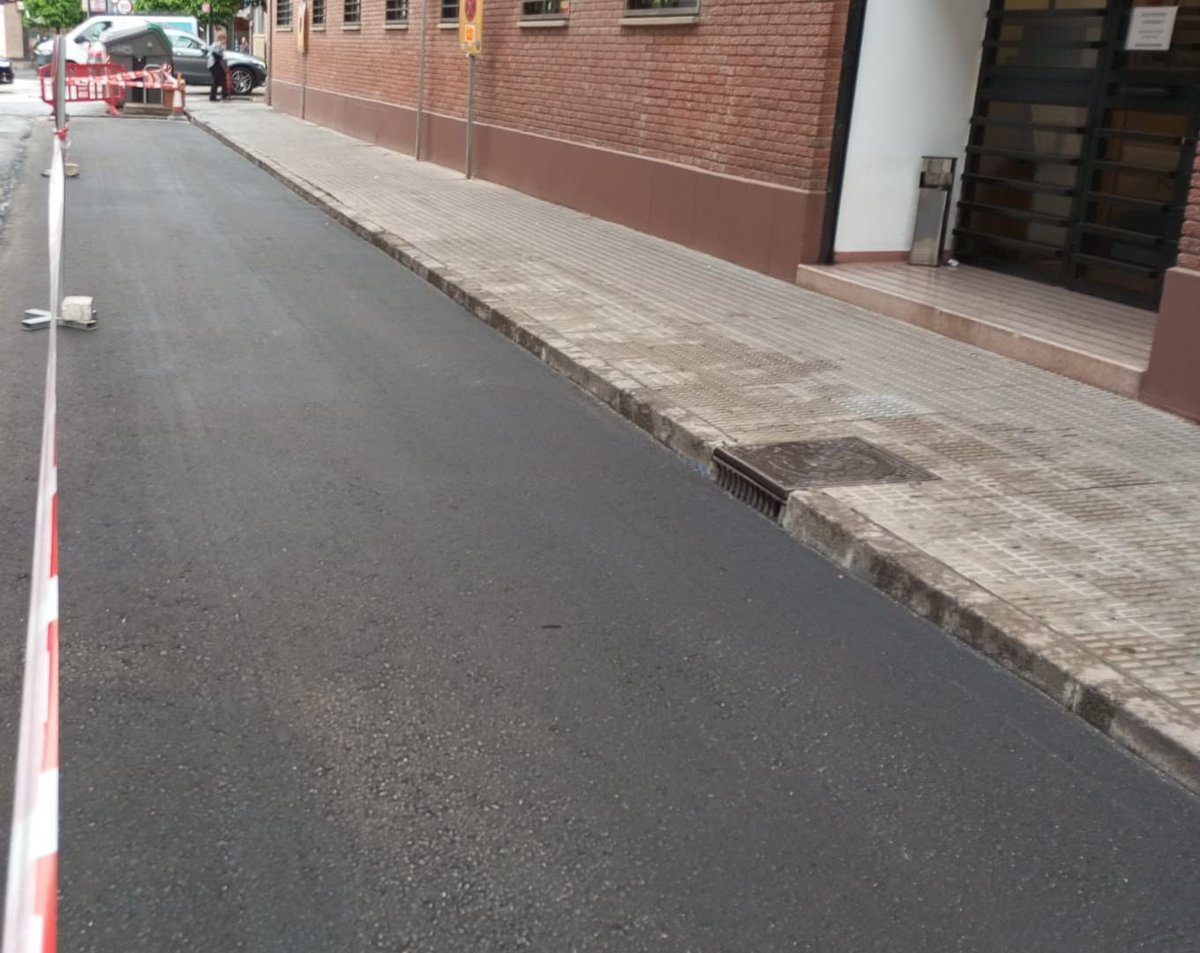 Finalizan los trabajos de pavimentación en la calle Nuevas Tecnologías del barrio de San Andrés. Muchas gracias por tu compromiso con los plazos <a href="/Rebepl/">Rebeca Pérez</a> 
Seguimos! #DistritoDeSalzillo