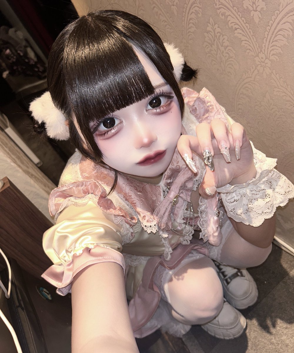 nyan_6z's tweet photo. 厄介な恋ほど溺れてく…❤︎ https://t.co/m30IeWGPHY