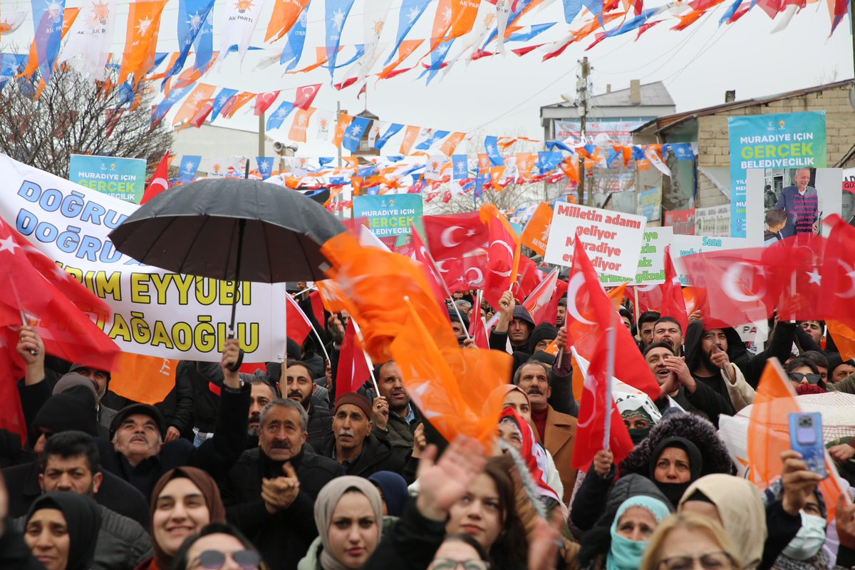 Muradiye karar vermiş doğru adınlarla yola devam ediyor. Muhteşem bir coşku ve büyük bir heyecanla bizleri karşılayan ve bağrına basan kıymetli Muradiyeli vatandaşlarımıza teşekkür ediyoruz. #HazırızKararlıyız