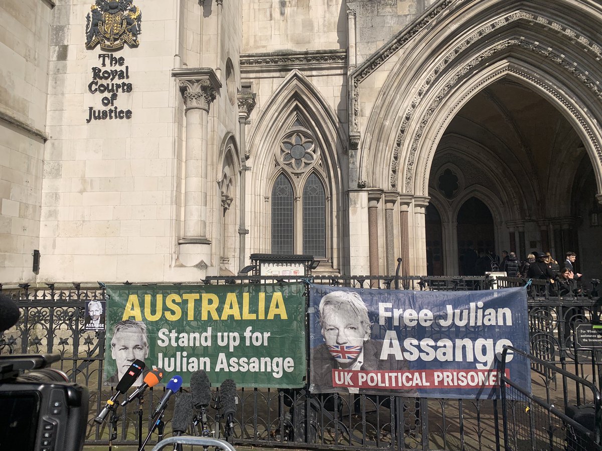 #FreeJulianAssange