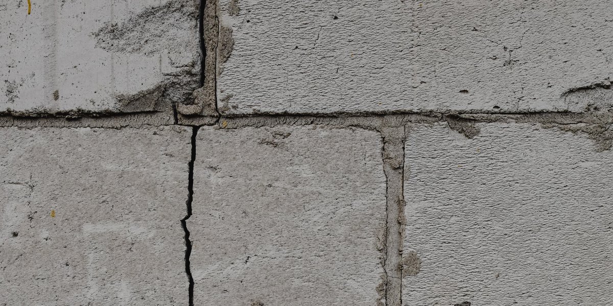Building materials are all subject to movement. When working with load-bearing masonry, vertical movement can happen. What’s the reason? Read more: ow.ly/b1Kl50QHRJ2 #technicaltuesday