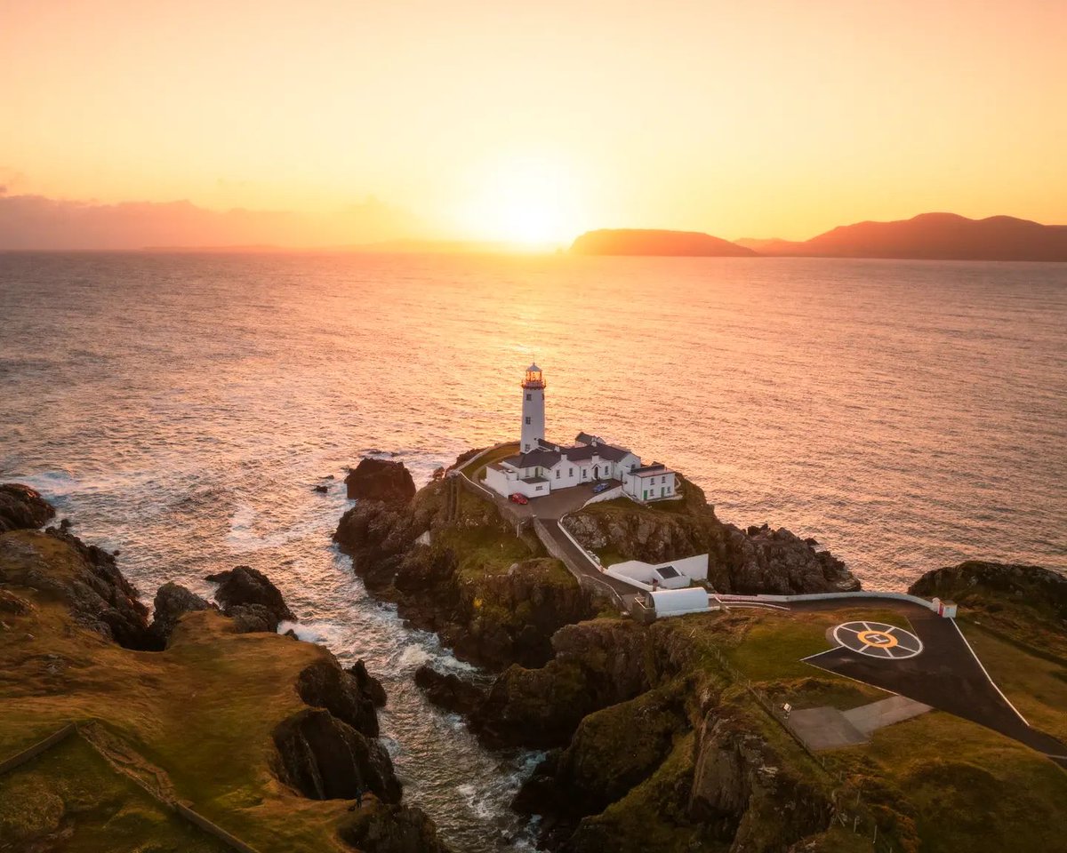 Fanad Lighthouse, County Donegal☀️ 📸instagram.com/compositionsby… #FillYourHeartWithIreland