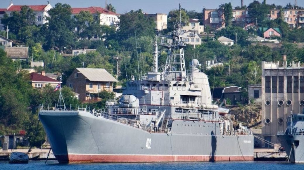 DefenceU's tweet photo. In 2014, russia stole the large landing ship "Kostyantyn Olshansky" from Ukraine when they occupied Crimea.
In 2024, Ukraine struck "Konstantin Olshansky" with a Ukrainian-made "Neptun" missile. russia planned to use the ship against Ukraine.
10 years have passed, but justice has been restored. The russian Black Sea Fleet is suffering in temporarily occupied Crimea. Ukraine will win!