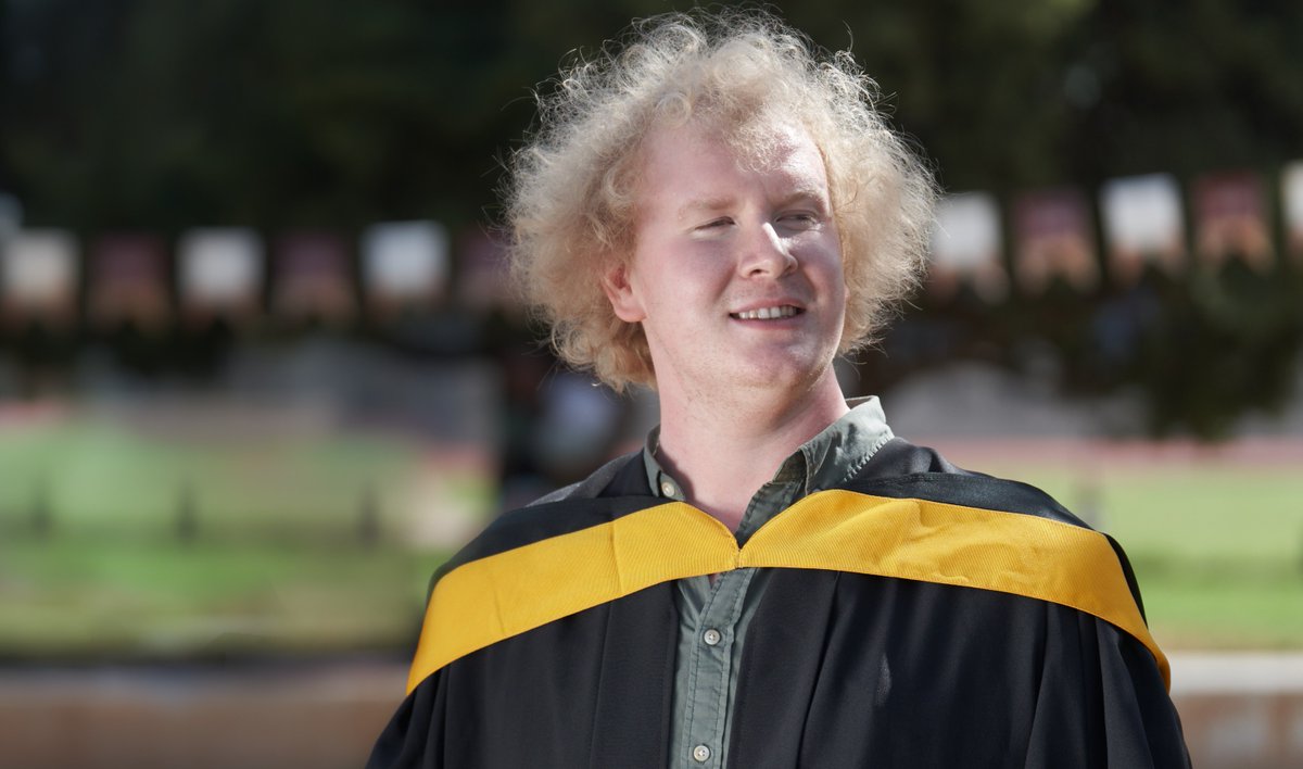 #SUgrad 🎓 Inspiring journey! Despite facing visual impairment, anxiety, and the loss of his mom during the pandemic, Aiden Klass proudly graduates with a BA degree from SU. Read his story bit.ly/3TAufhK #SUexcellence