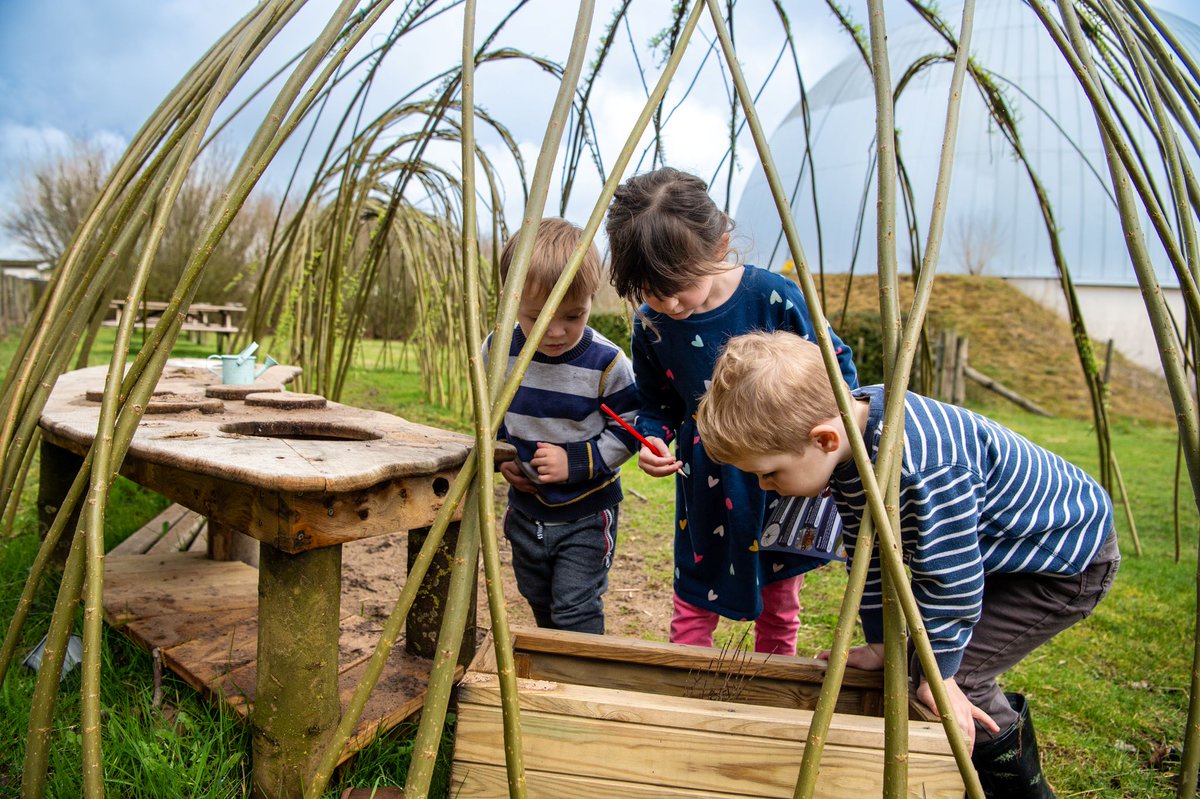 Today is #NationalScienceAppreciationDay Boom & Bloom is running until 15 April at Winchester Science Centre.
As things begin to bloom outside🌸 experiments inside are set to go BOOM💥!

#visitwinchester #science #springtime #familydaysout

visitwinchester.co.uk/event/boom-and…