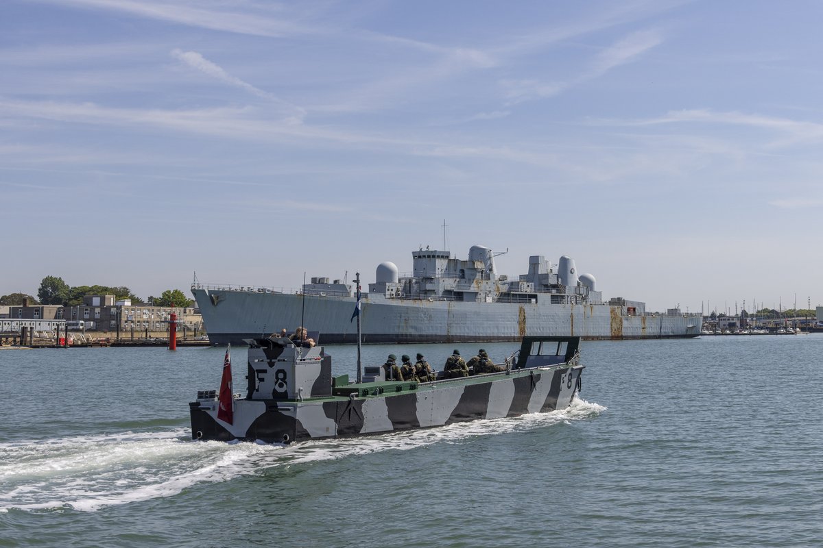 In just 2 days, F8 will offer a 20-minute trip around #Portsmouth Harbour! From Thursday to Sunday, you can pick from - 13:00, 13:40, 14:20, 15:00 and 15:40 - all for £10 per person Send us a direct message now to book your ticket for an F8 trip #royalnavy #boattrip #history