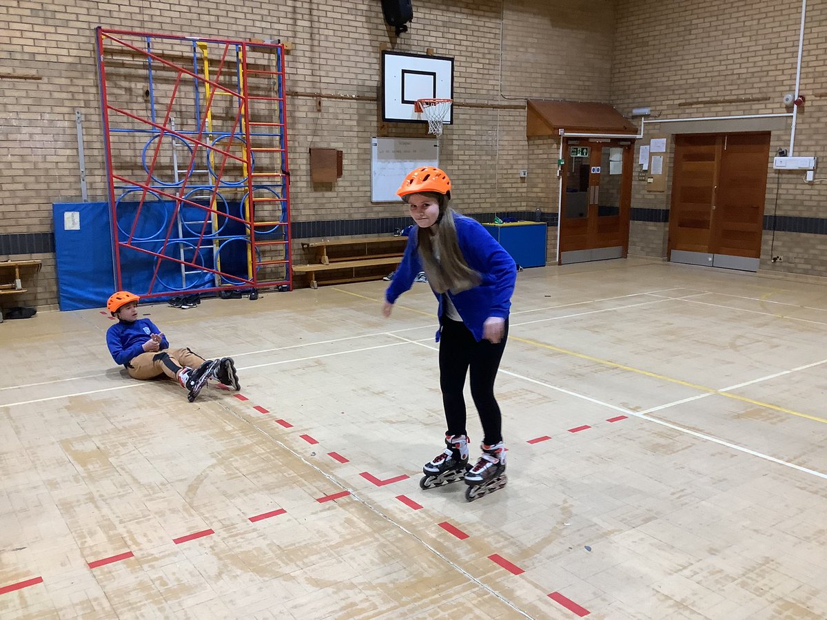 Thank you to @falkirkwheelers for their time in delivering a skating session with our P6 and P7 pupils for the house treat. Well done to Westfield for winning the termly house treat! 💙