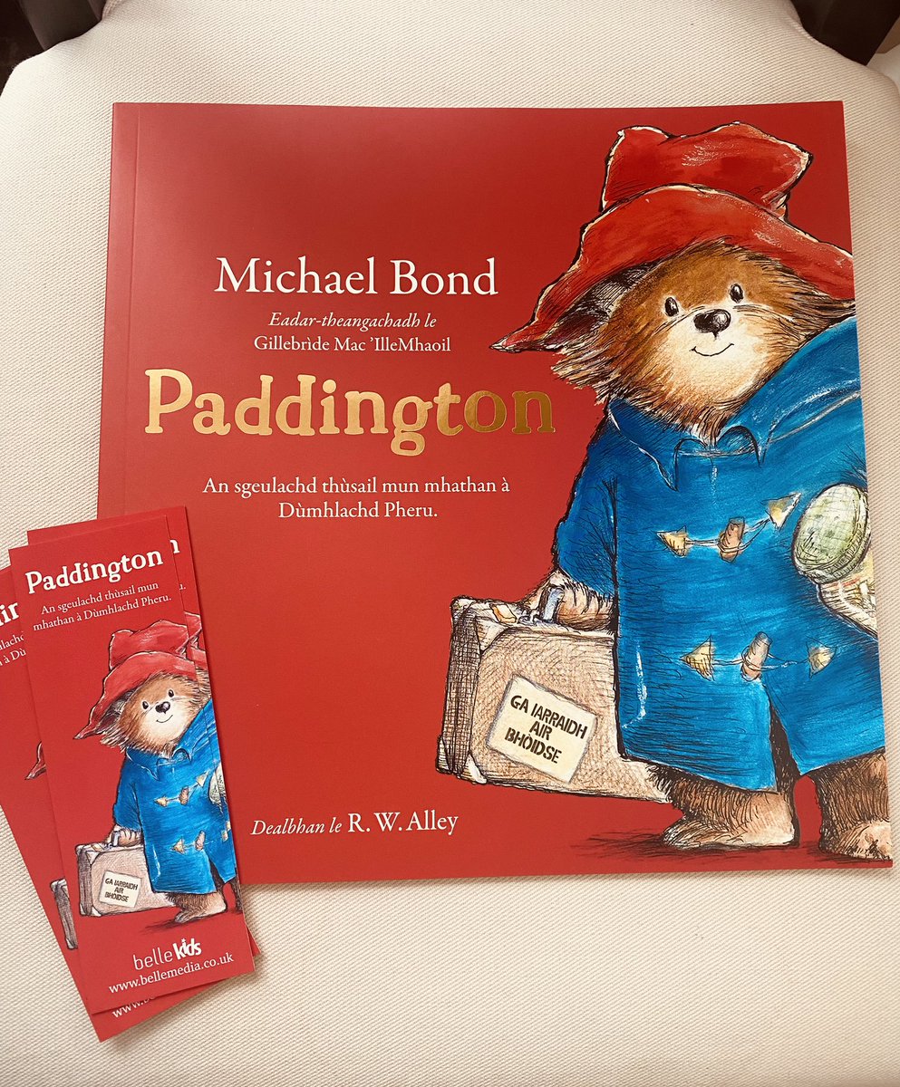 An exciting chapter begins. #Paddington in #Gaelic, translated by @Gillebride and in partnership with @LeughLeabhar. 🤗