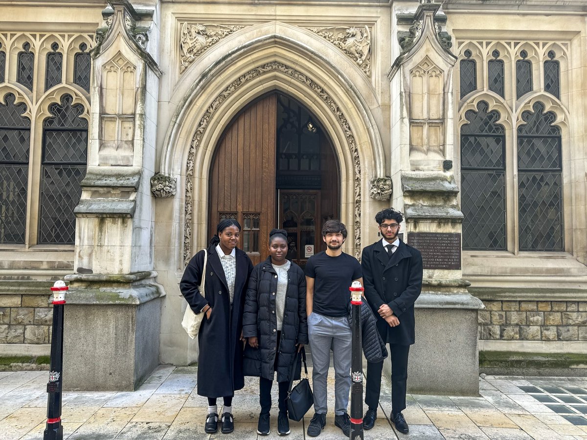 Our students had the pleasure of visiting the Mayor's and City of London Court, where they participated in a mock trial alongside students from Monoux and other schools. 🏛️ It was an invaluable experience for our students to engage in hands-on learning! #CourtVisit