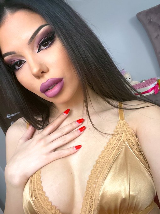 I&rsquo;m online today, will you join me?   https://t.co/o7RHD2Lzsk https://t.co/pLebj3vLlx<a href="/tag/curvy"class="tags"><span>#curvy</span></a><a href="/tag/yummy"class="tags"><span>#yummy</span></a><a href="/tag/mondaymorning"class="tags"><span>#mondaymorning</span></a>