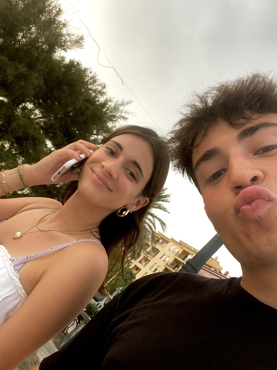 juliamgv's tweet photo. one single thread of gold tied me to you 💛 https://t.co/qE6gbSalfG