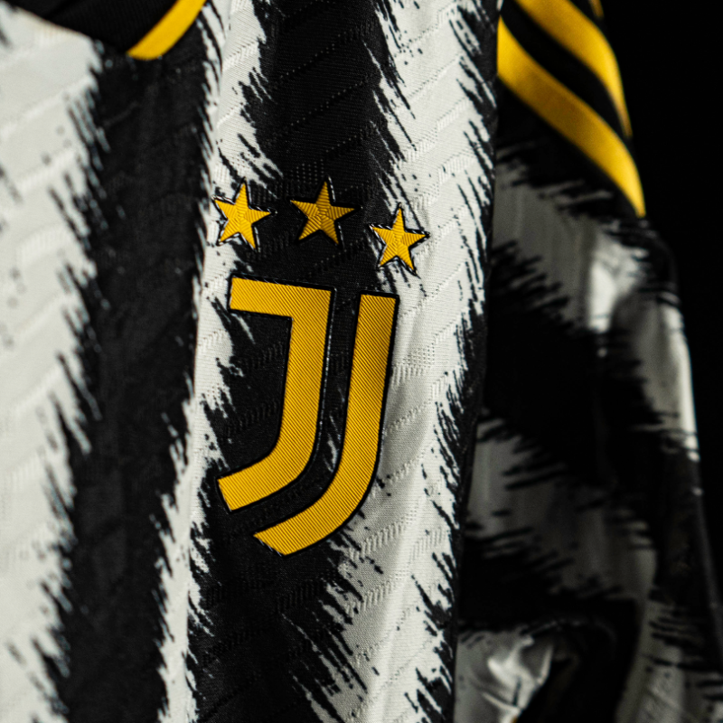 juventusfc's tweet photo. 🏟️ Scopri l’asta di @MatchWornShirt con le maglie indossate dai bianconeri durante Juve-Genoa.

Ultima occasione per fare un'offerta! 👇