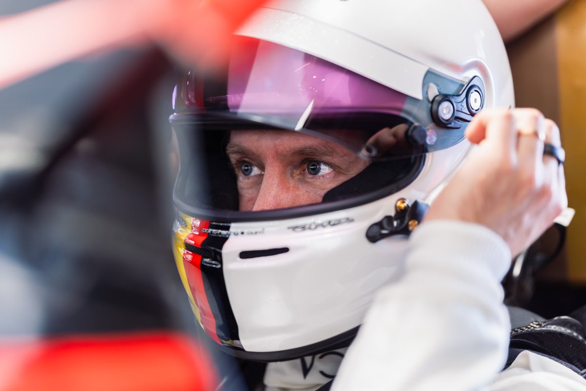 PorscheRaces's tweet photo. #Porsche963 - Now the @AragonMotorLand test has also begun for #SebastianVettel: The 4-time #F1 World Champion is getting track experience with the over 500 kW (680 hp) #Porsche #Hypercar.

#Raceborn #PorschePenskeMotorsport https://t.co/zkKPE3lG58