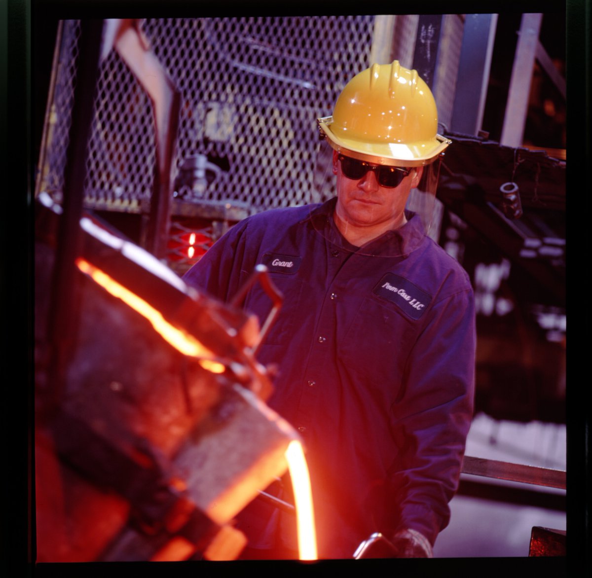 Our 3-Rib 911H hard hat for high-heat environments has a 6-point Flex-Gear ratchet suspension, designed with a flexible nape cushion and a sturdy non-strip ratchet sizing knob. bullard.com/hard-hats/911h/