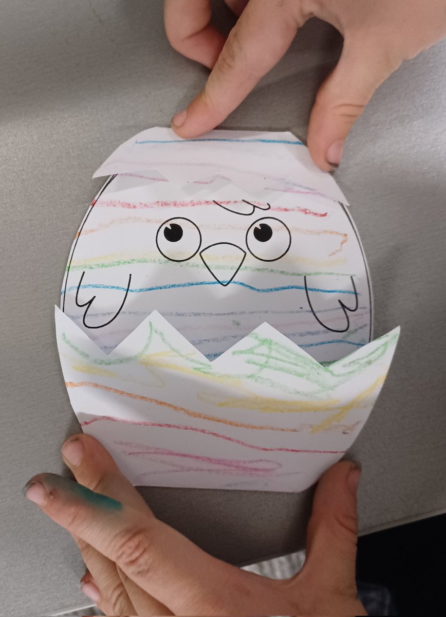 🐣 The children were very creative, making chicks in our after school craft yesterday. Some even made them into Easter cards! 🐥 @GreenwichLibs @GLL_UK @Royal_Greenwich @Better_UK #LoveLibraries