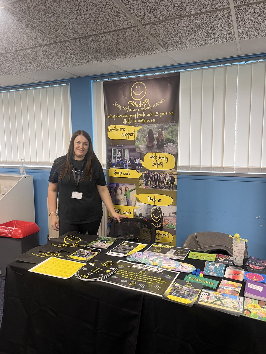 Kerry and Abbey giving out info on clued up today at the ADHD event 💛🙂✨ @nhsfife @FifeVolAction