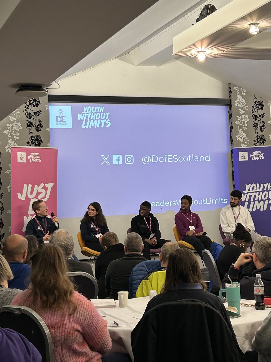 The young people’s panel sharing what attracted them to DofE and what they enjoyed about the experience of achieving their award ⁦@RenCouncil⁩ ⁦@DanielaMSYP⁩ ⁦@DofEKevin⁩ ⁦@DofeRenYouth⁩ #LeadersWithoutLimits ⭐️