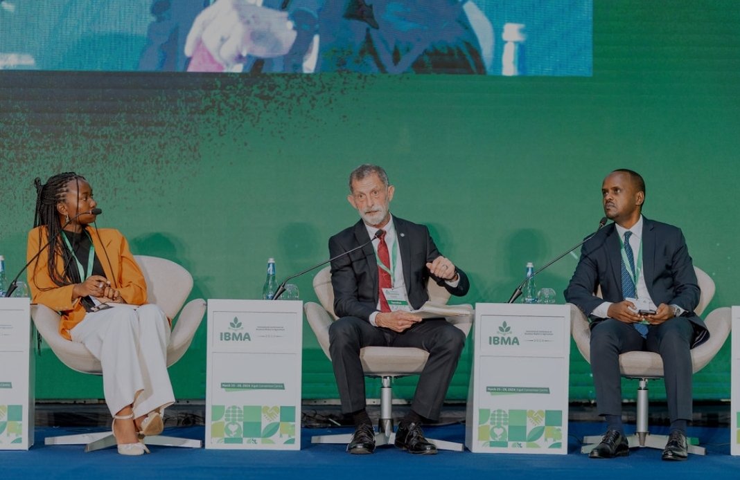 Alexis Nyandwi 🇷🇼 (@alexisnyandwi12) on Twitter photo Interested panel discussion moderated by <a href="/nsanganira/">Tony Nsanganira</a> with speakers Dr. Ronard Rosati, Vice Chancellor <a href="/RICA_Rwanda/">Rwanda Institute for Conservation Agriculture</a>, and Ms. Hawa Chloe NIYIGENA, CEO, Whiz Up Ltd. Speaking about learning by doing for advancing sustainable innovative agriculture: The model of #RICA. Interested panel discussion moderated by <a href="/nsanganira/">Tony Nsanganira</a> with speakers Dr. Ronard Rosati, Vice Chancellor <a href="/RICA_Rwanda/">Rwanda Institute for Conservation Agriculture</a>, and Ms. Hawa Chloe NIYIGENA, CEO, Whiz Up Ltd. Speaking about learning by doing for advancing sustainable innovative agriculture: The model of #RICA.