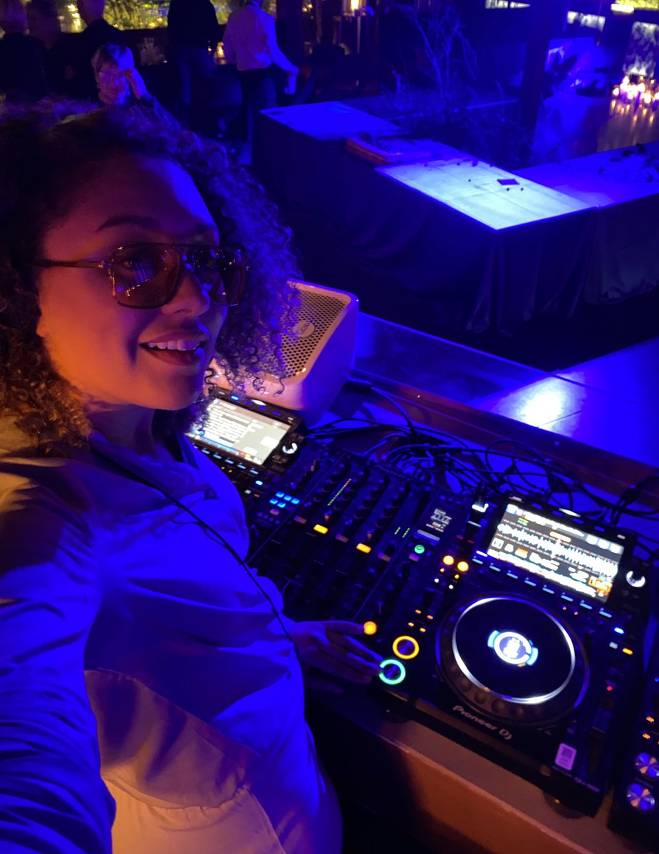Amandasilvaa's tweet image. Yesterday I have the opportunity to play in the #cdj3000 from @PioneerDJglobal . Omggg I’m in loveeee!!! Thanks @PioneerDJglobal ❤️