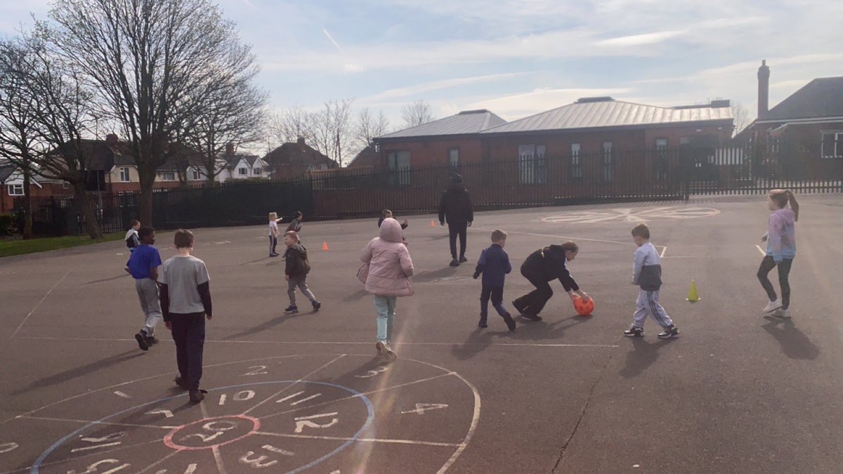 weareinspire's tweet photo. A busy two days to start of our 2024 Easter HAF programme
Camps have also offered the chance for our @unitedby2022 #Gen22 young people to take part in their social action projects - supporting their community using the power of sport
#ForwardTogether #WalsallHAF https://t.co/2PwjWKeLlu