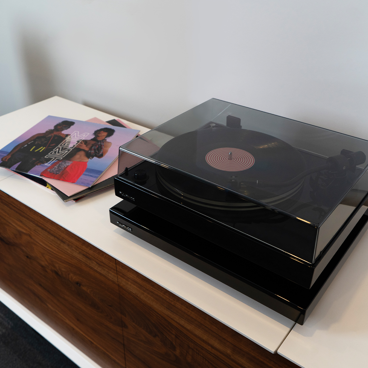 Fluance's tweet photo. Our #IB40 isolation platform isn't just a stand; it's a fortress against vibrations. With built-in bubble level and adjustable feet, it guarantees perfect balance for your turntable, preventing distortion and wear
Click here  https://t.co/ufQn9RJWLw
#MyFluance #RESPECTTHERECORD https://t.co/pMvUd9atVB