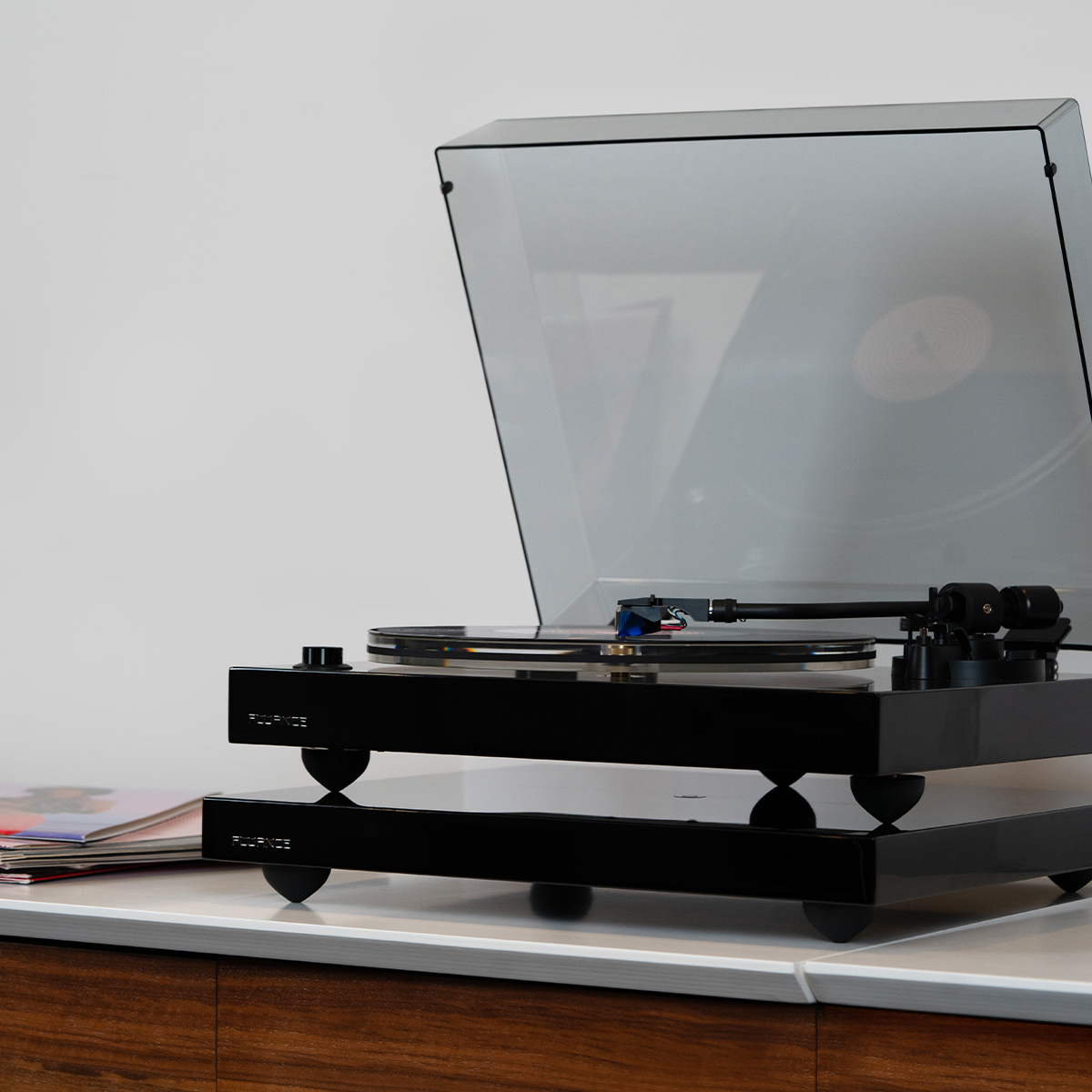 Fluance's tweet photo. Our #IB40 isolation platform isn't just a stand; it's a fortress against vibrations. With built-in bubble level and adjustable feet, it guarantees perfect balance for your turntable, preventing distortion and wear
Click here  https://t.co/ufQn9RJWLw
#MyFluance #RESPECTTHERECORD https://t.co/pMvUd9atVB