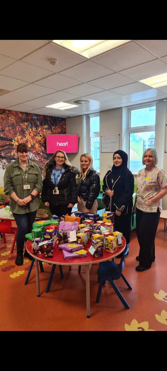 A huge thank you to @OldhamCollege for their kind donation of Easter eggs to give to children who are in hospital over Easter. An extra special thank you too, for their thoughtfulness in providing Easter gifts for those children who cannot eat chocolate eggs! @Lisa45mcmahon