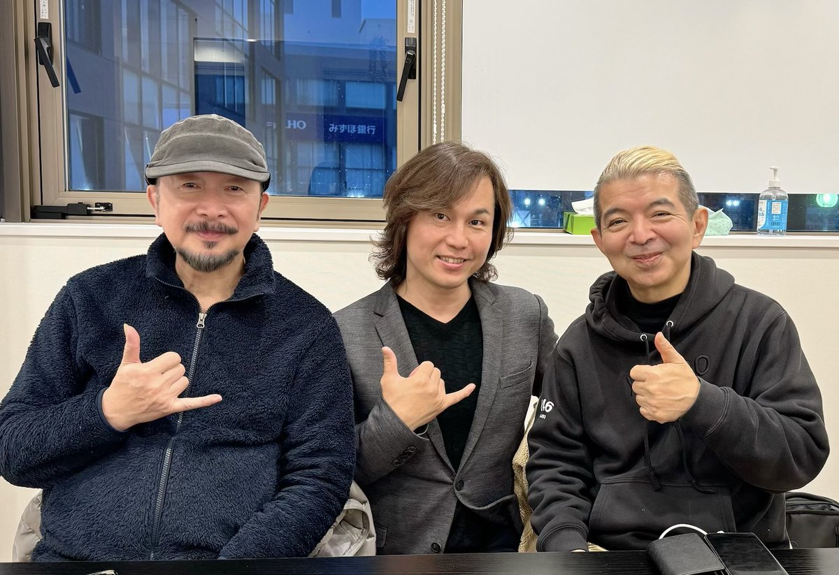 国民的ロックバンド「サザンオールスターズ」のメンバーで、ベースを