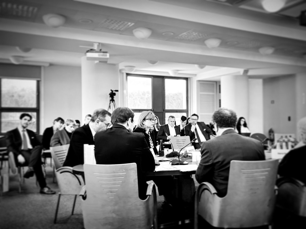 oonuch's tweet photo. Back at @coenatolin for „10 Years of Russia’s War against Ukraine
Long End of Post-Soviet Era” coordinated by @pawelkowalpl @GeorgesMink @iwonareichardt #RichardButterwickPawlikowski

#3revolutions Project 

Centre is @KatarynaWolczuk 
Earlier @iryna_vereshchuk #OsnieckaTamecka https://t.co/cu895biy0s