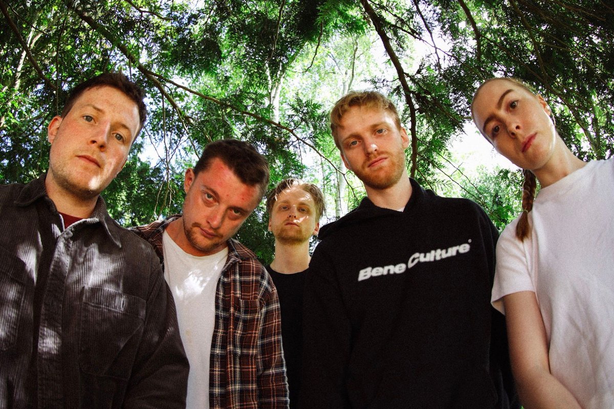 rEDOLENT announce their forthcoming debut album, dinny greet, and share its title track buff.ly/3PEeQf8