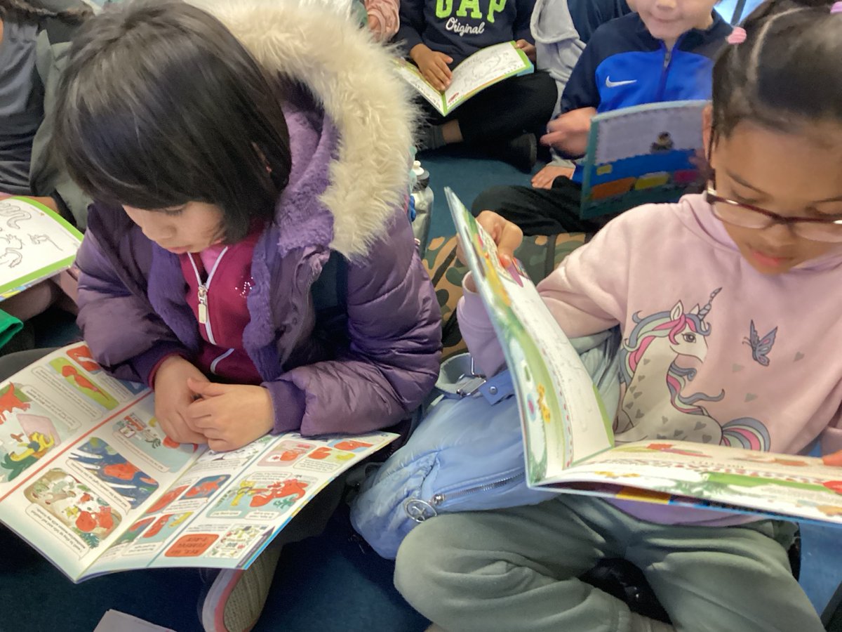 Year 2 are having a look through the latest edition of Story Corner. We are excited to take them home and get reading! Thanks @BookmarkCharity!