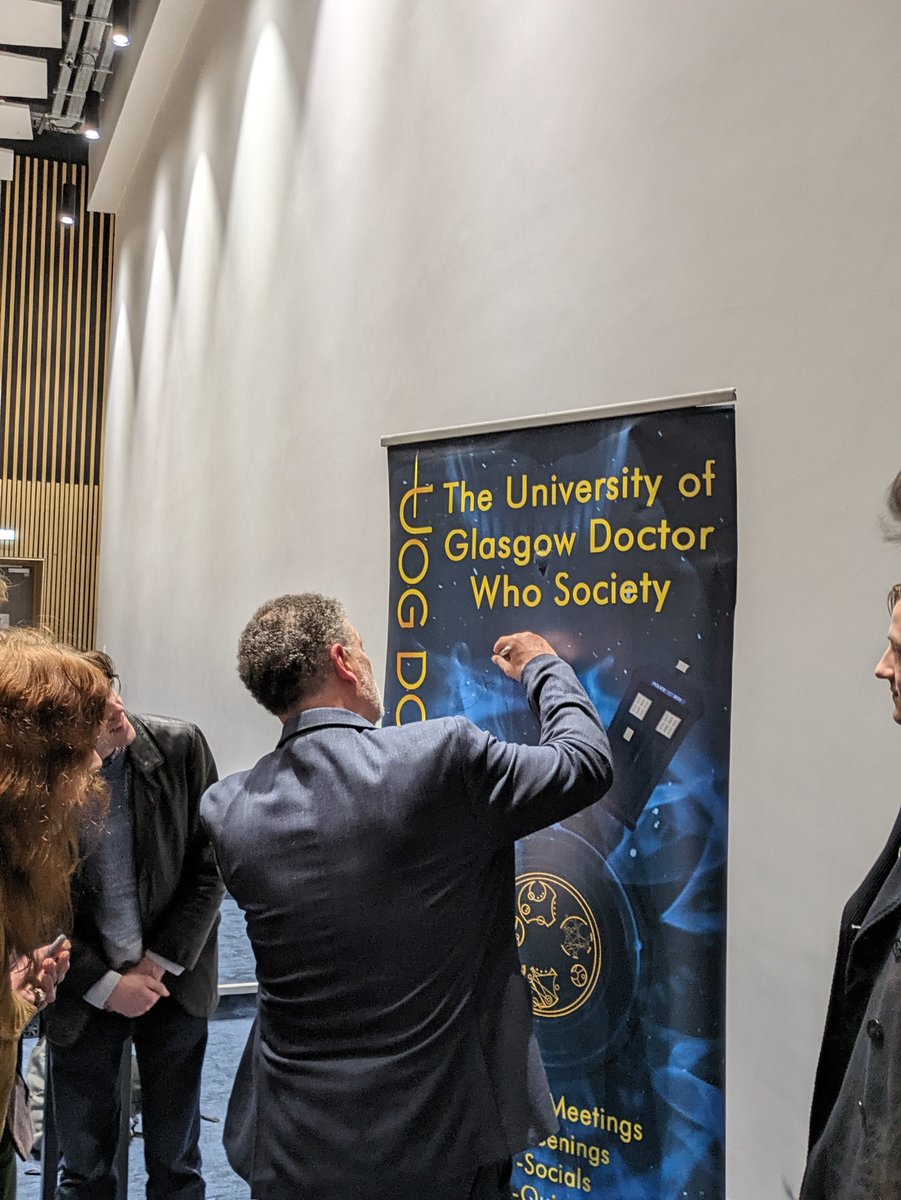 Last week, students at @UofGlasgow organised an exciting In Conversation event with alumnus Steven Moffat 🎓 Moffat's return to @bbcdoctorwho was a top feature, and TV industry insights were discussed: be persistent, keep improving, & remember that everyone's story is different.