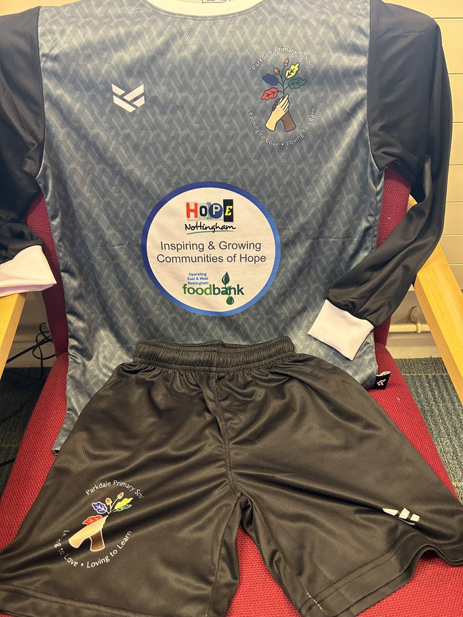 Very excited to take delivery today of our new Ecokit from @oliksport. Recycled materials and sponsorship space kindly donated by our corporate sponsors (@AmptronElecLtd ) to @HopeNottingham, operating food banks across the city and supporting people in crisis.