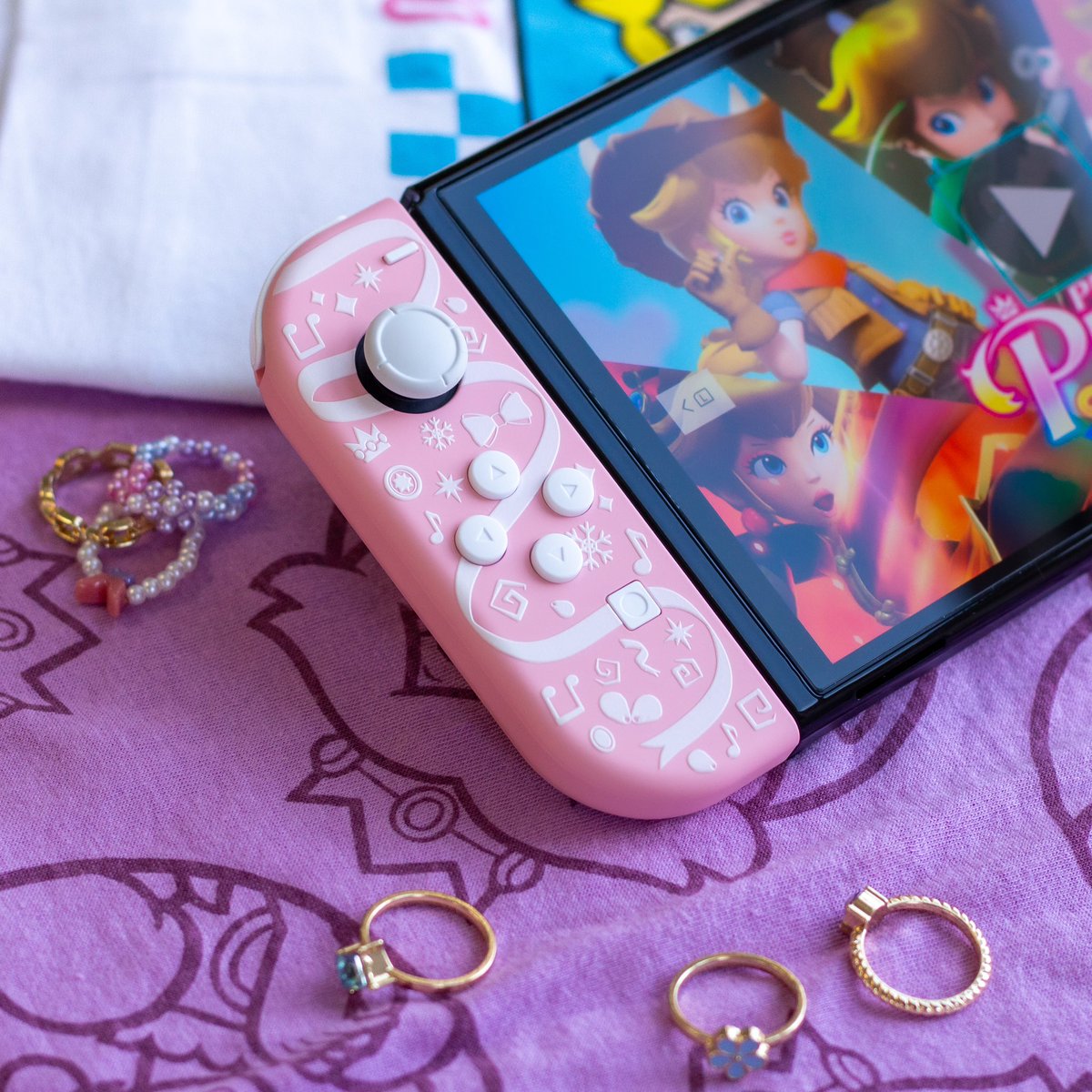 GameTraderZero's tweet photo. #PrincessPeachShowtime Joy-Cons! https://t.co/lJ2V3jK6oL