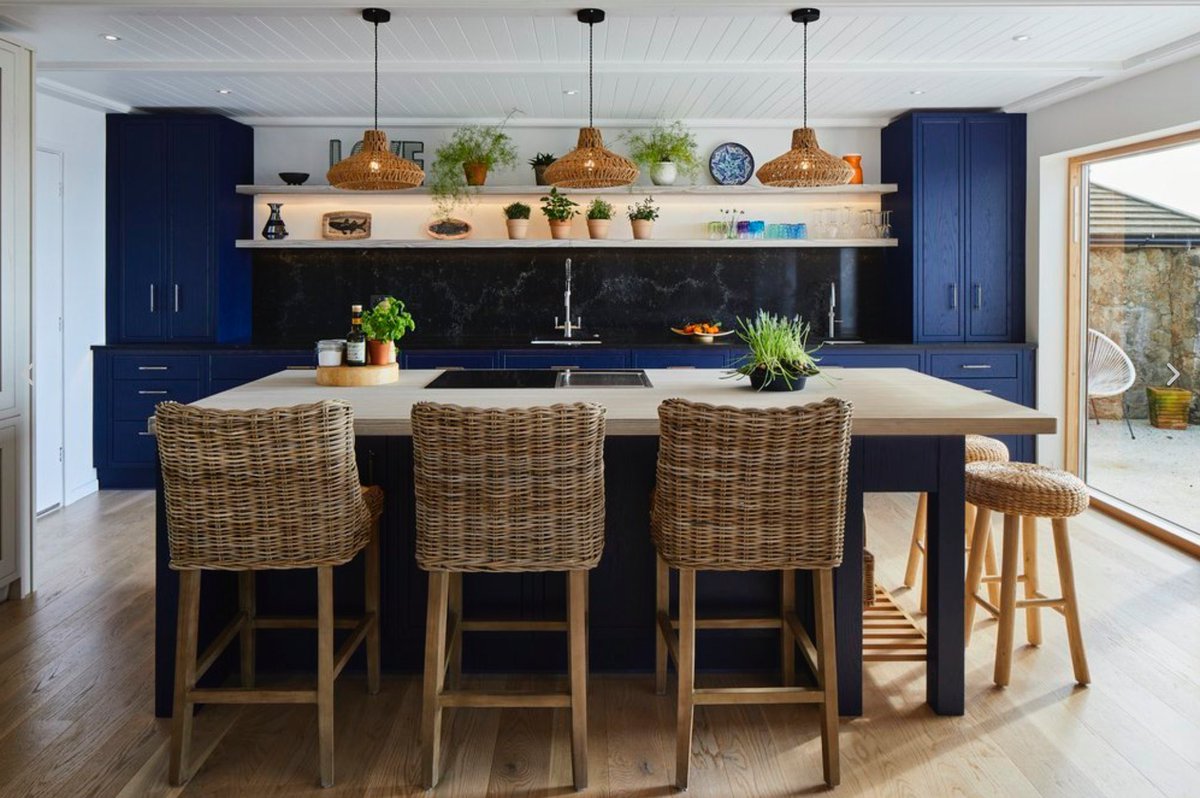 🔹Stoneham Bewl🔹

Featuring flush doors & a painted finish of your choice. Choose rustic wood grains for a classic look with a contemporary twist or a soft grey on a smooth finish & combine with steel, glass & chrome.

🔗 kitchendesignhouse.co.uk/kitchens-stone…

#KitchenDesignHouse