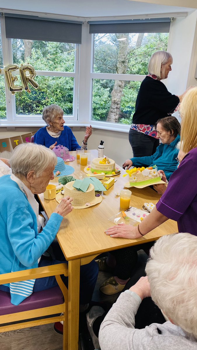 We’ve been getting creative this afternoon decorating some Paste eggs for Easter and creating some beautiful Easter bonnets 🐣🥚🐰