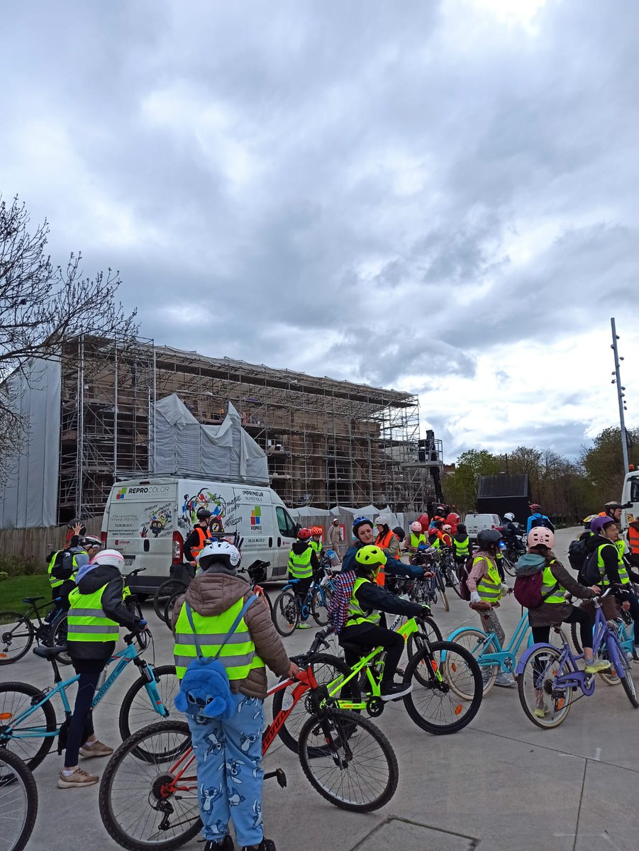 Sortie SRAV patrimoine Rémois CM JARD 50 élèves en route vers la validation du bloc 3. Merci à l'équipe USEP, à la ville de Reims pour la sécurisation avec la police municipale.