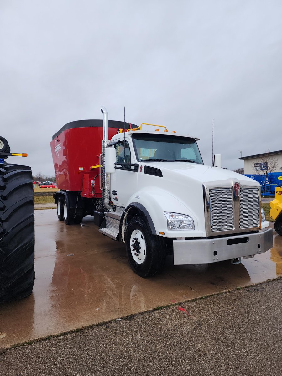 SupremeMixer's tweet photo. We have a 1250 Gen 3 Truck at the #WPSFS in Oshkosh! Drop by, take a look and make sure to say hi to us at the Gruett's Inc booth. #SupremeMixer #WorldsBestTMR #FeedProcessor #Gen3Truck #Automation https://t.co/qDbRTafPGR