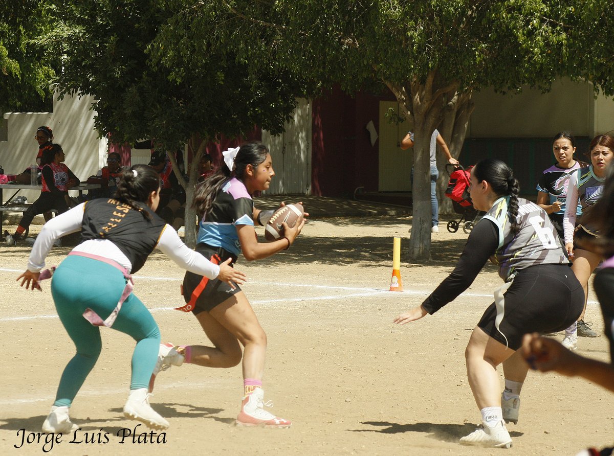 jlplatafoto's tweet image. Acciones de la liga Oaxaca Flag en la temporada 11.
El deporte nos ayuda a disfrutar de una vida sana y de un crecimiento personal.
El tochito bandera o Flag Football es ya un deporte olimpico, y cada vez se adhieren mas deportistas a practicarlo.
#Oaxaca #flagfootball #Tochito