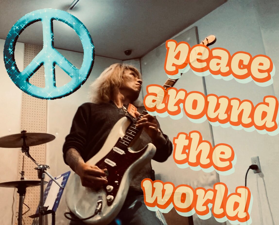 cbr_2004's tweet photo. 武器を捨てよう
ギターを持とう
希望の爆音で勇気の唄を響かせよう
この世界には
1秒でも早く平和を届けたい場所で溢れてるから
音速で伝えたい想いは鳴り止まない！
#peace https://t.co/is2D5Hdjzk