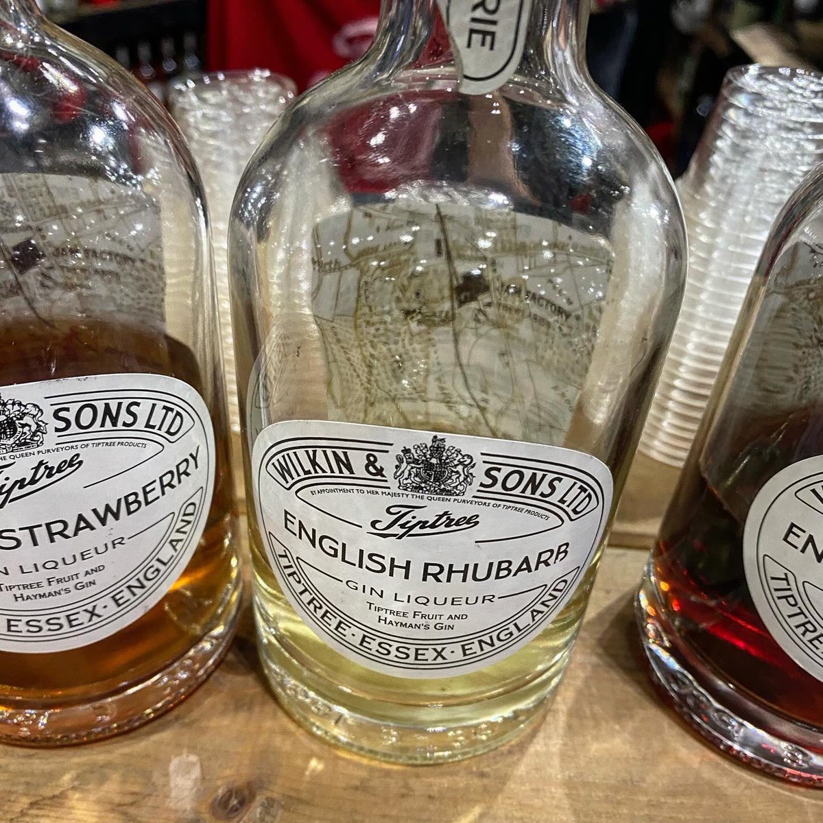 Dreaming up a multisensory tasting through the layers of flavour and the stories of traditional English fruit. @tiptree gin #ife2024 #gintasting